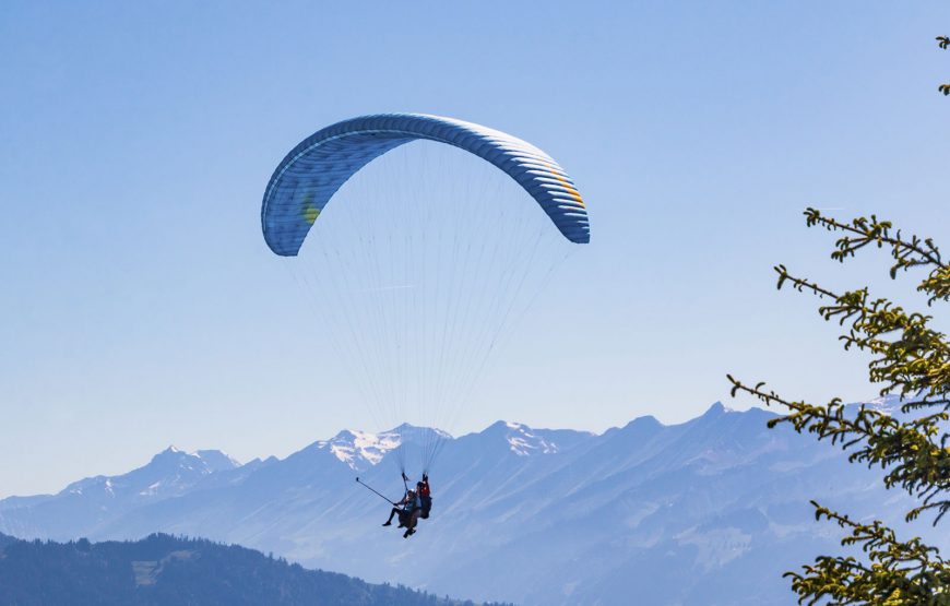 Paragliding in Manali