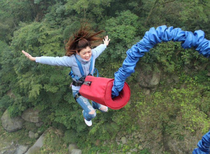 Bungee jumping in Manali